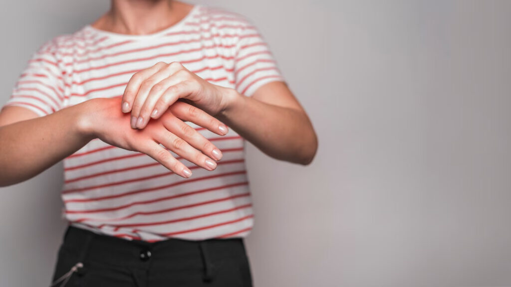 mid-section-young-woman-having-pain-hand-against-gray-background_23-2147889051