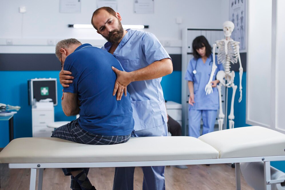 chiropractor-provides-aid-patient